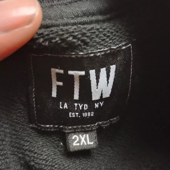 FTW Clothing (Wile E. Coyote) Eatin! Black Crewneck sweatshirt RN:151042 Men 2XL - Picture 5 of 8